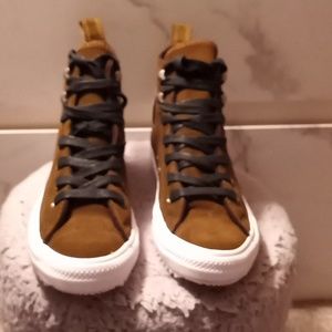 Converse AllStar Sneakers- Army Green (Suede)